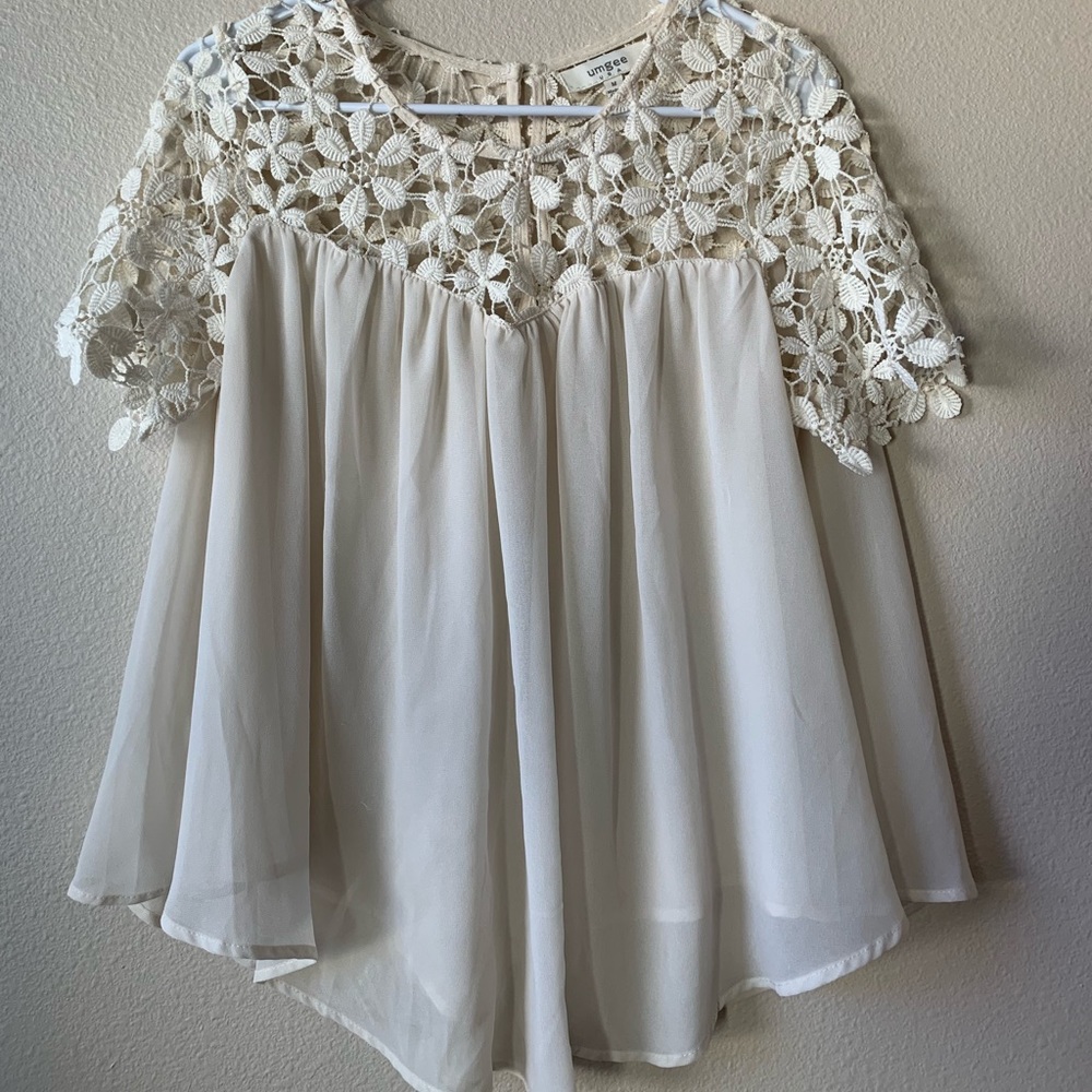 Francesca’s white flowy top